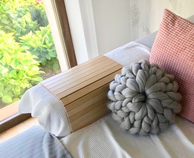 Round Chunky Knit Pillow