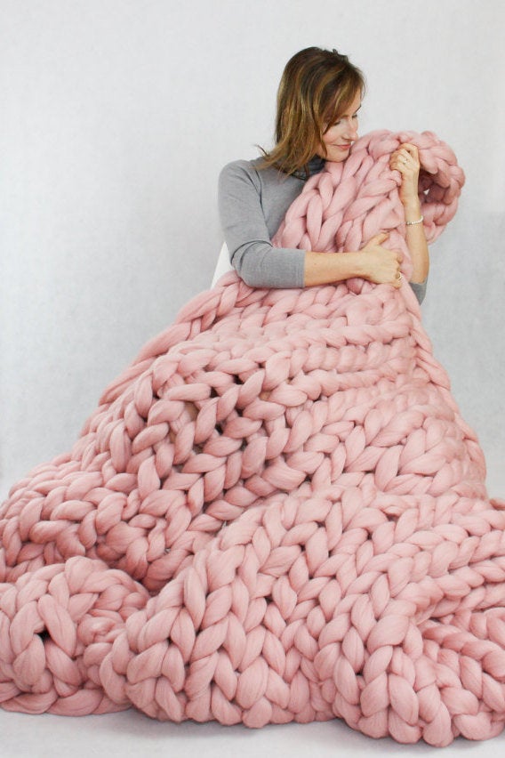 Chunky knit blanket blush pink hot sale