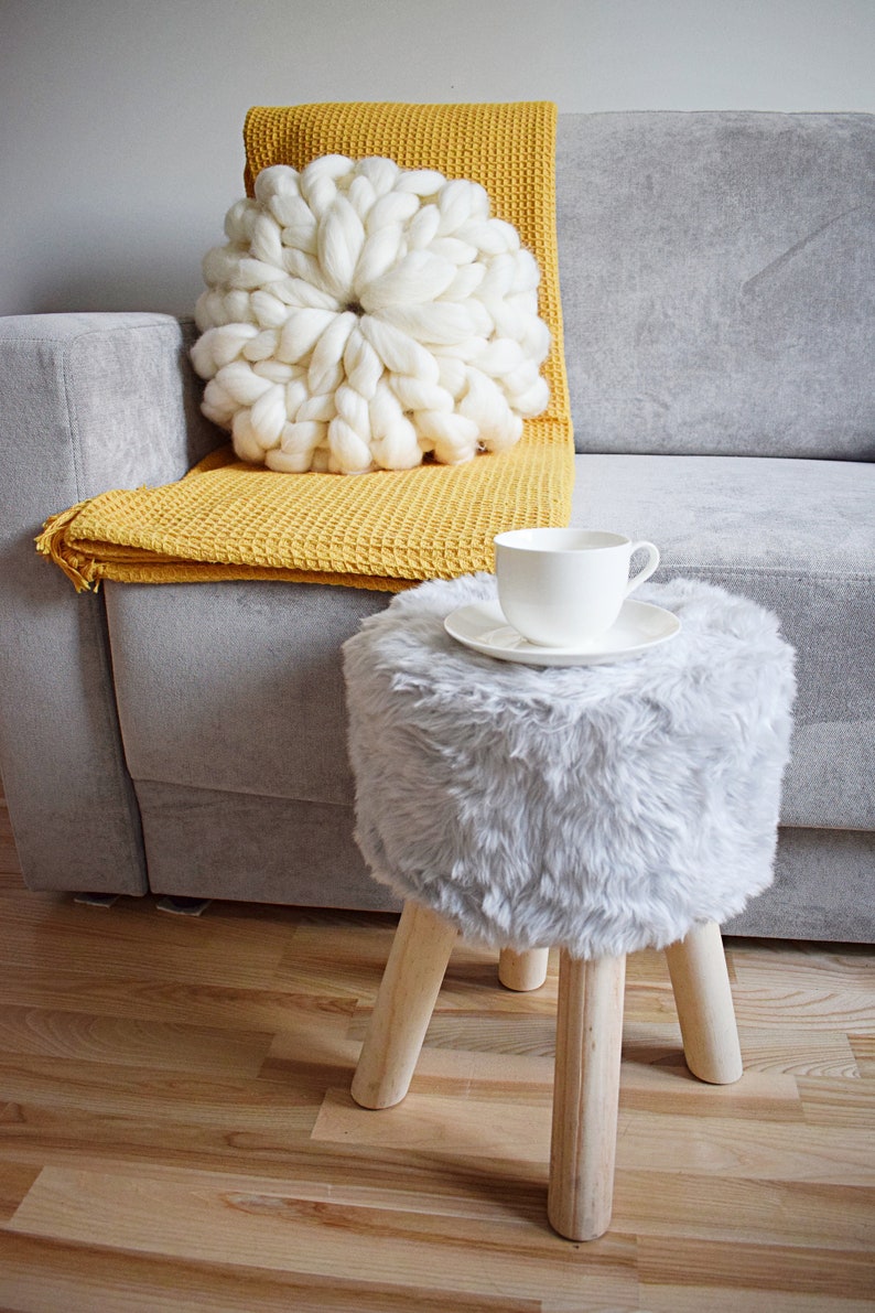 Round Chunky Knit Pillow