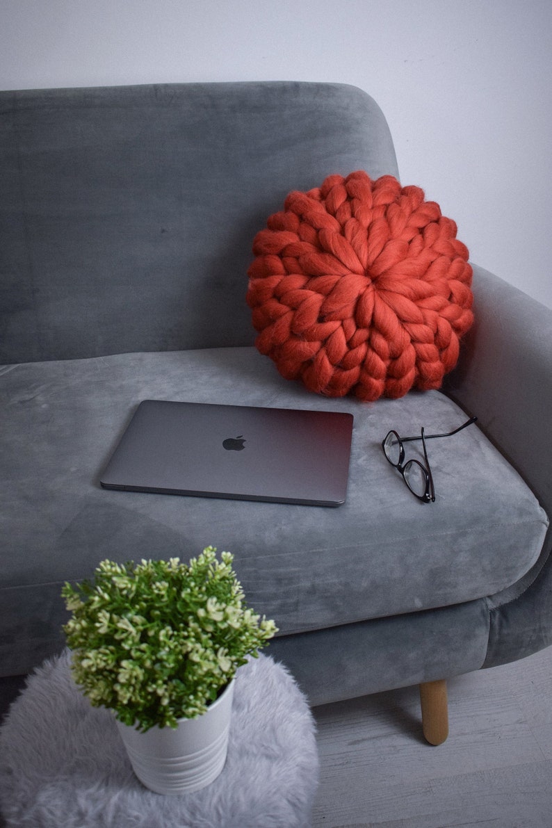 Round Chunky Knit Pillow