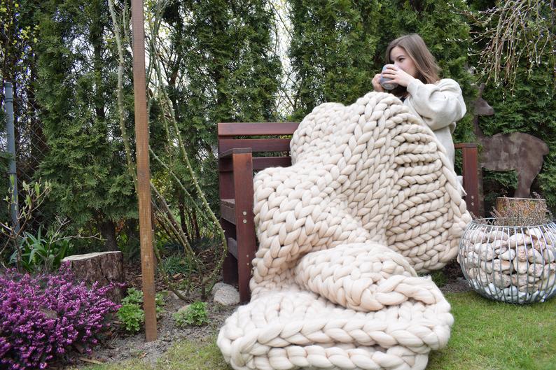 Giant chunky yarn blanket hot sale