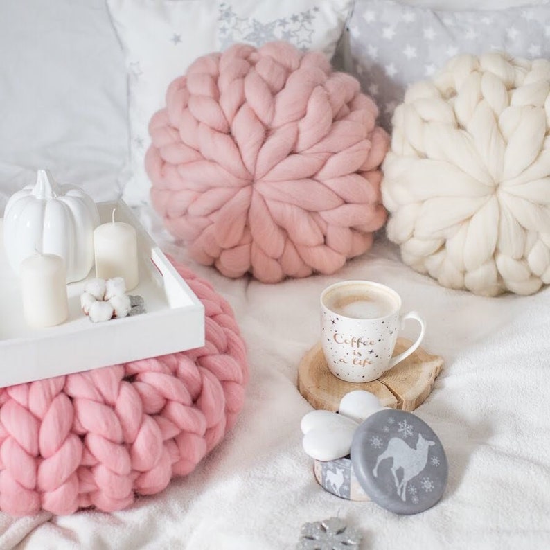 Round Chunky Knit Pillow