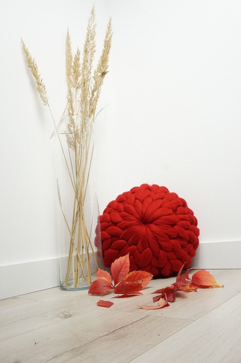 Round Chunky Knit Pillow