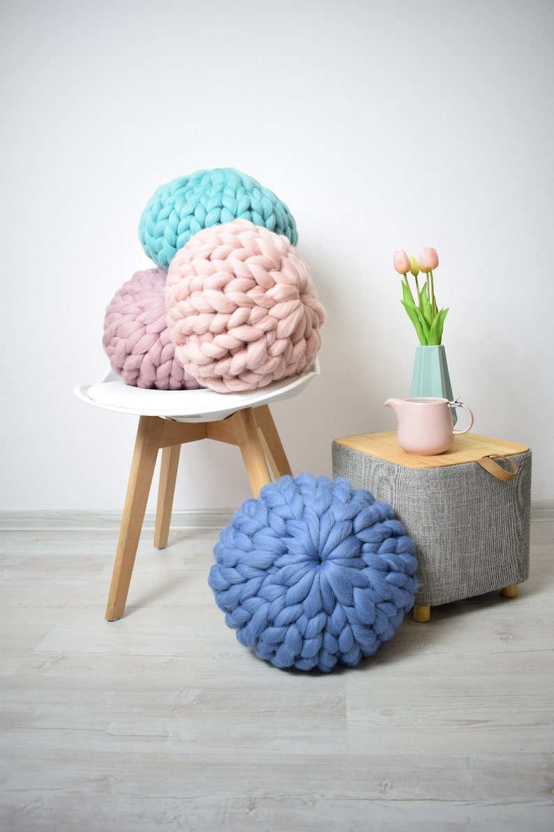 Round Chunky Knit Pillow